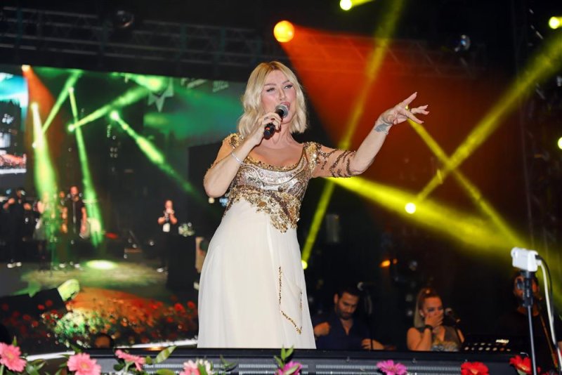 20. alanya uluslararası turizm ve sanat festivali’nin ilk gününde seda sayan’dan muhteşem konser