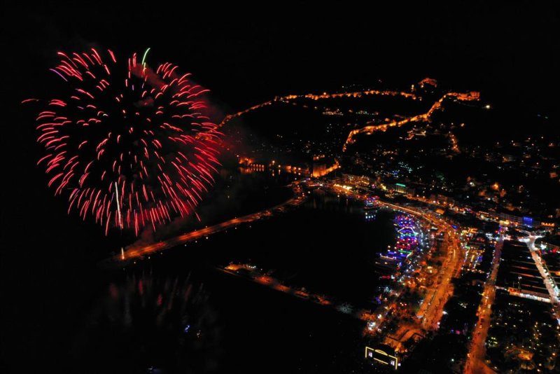 20. alanya uluslararası turizm ve sanat festivali’nin ilk gününde seda sayan’dan muhteşem konser