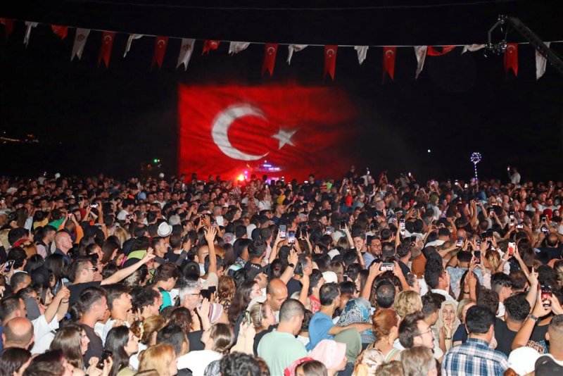 20. alanya uluslararası turizm ve sanat festivali’nin ilk gününde seda sayan’dan muhteşem konser