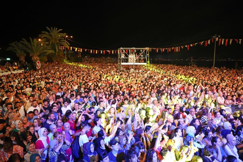 20. alanya uluslararası turizm ve sanat festivali’nin ilk gününde seda sayan’dan muhteşem konser