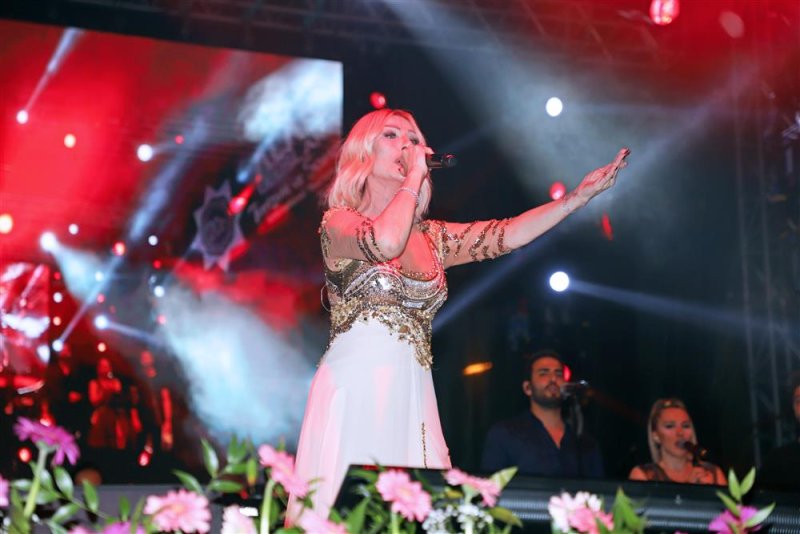 20. alanya uluslararası turizm ve sanat festivali’nin ilk gününde seda sayan’dan muhteşem konser