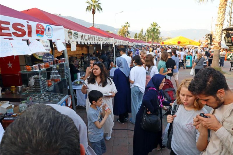 20. alanya uluslararası turizm ve sanat festivalinde stantlara yoğun ilgi