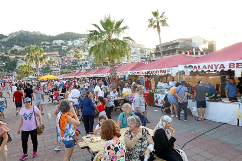 20. alanya uluslararası turizm ve sanat festivalinde stantlara yoğun ilgi