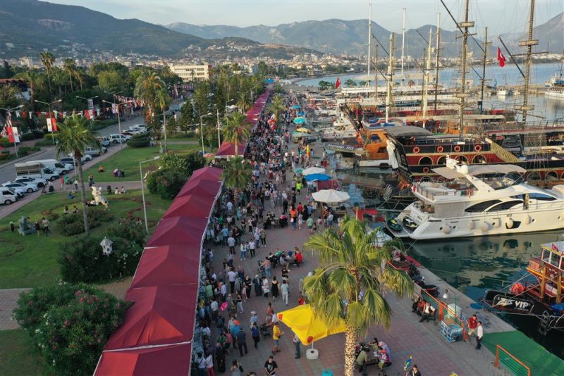 20. alanya uluslararası turizm ve sanat festivalinde stantlara yoğun ilgi