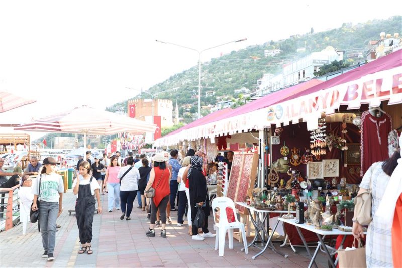 20. alanya uluslararası turizm ve sanat festivalinde stantlara yoğun ilgi