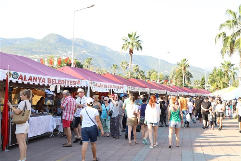 20. alanya uluslararası turizm ve sanat festivalinde stantlara yoğun ilgi