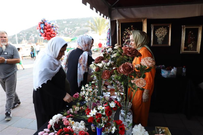 20. alanya uluslararası turizm ve sanat festivalinde stantlara yoğun ilgi