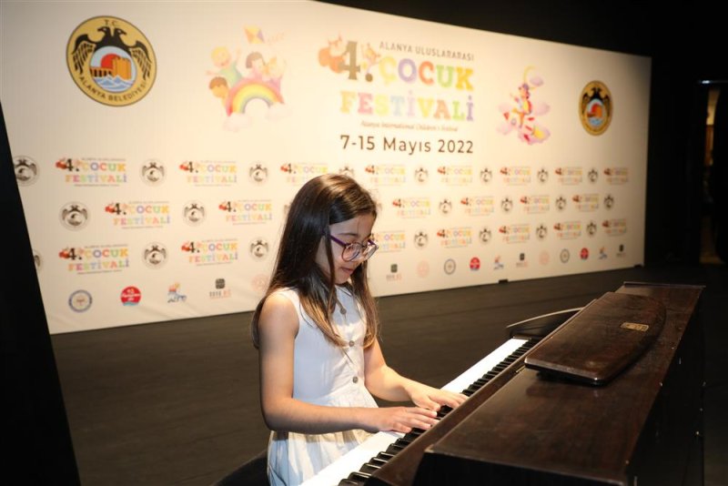 4. alanya uluslararası çocuk festivali kapılarını açtı