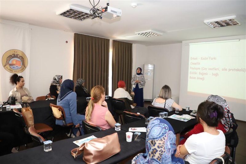 Aile içi iletişim ve sağlıklı yaşam seminerleri sürüyor