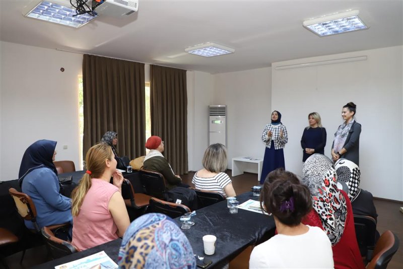 Aile içi iletişim ve sağlıklı yaşam seminerleri sürüyor