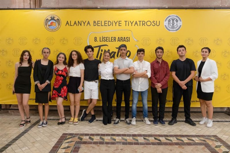 Alanya belediyesi 8. liseler arası tiyatro şenliği kapılarını açtı