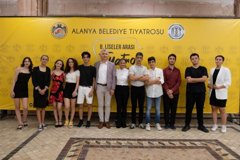 Alanya belediyesi 8. liseler arası tiyatro şenliği kapılarını açtı