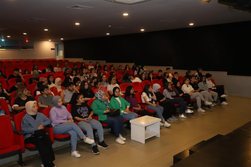 Alanya belediyesi’nden gençlere motivasyon semineri