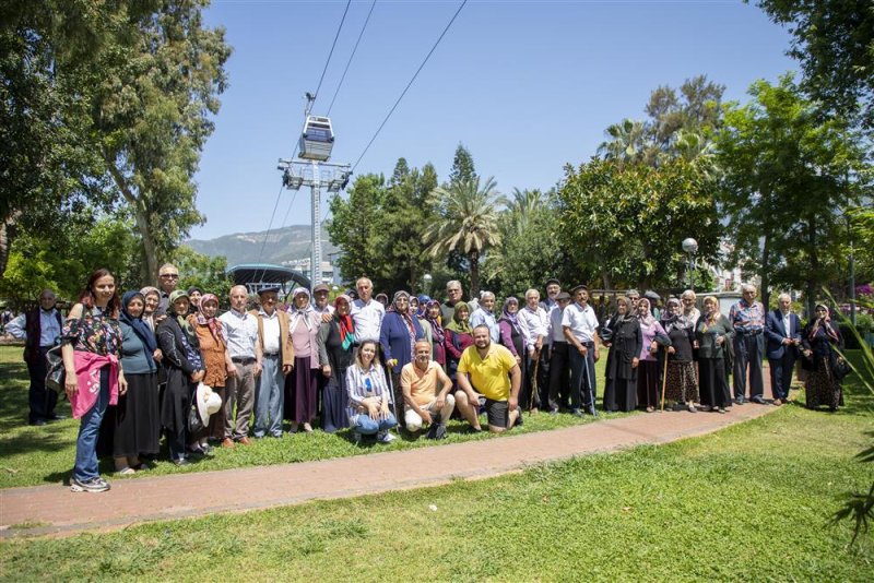 Aliefendi mahallesi’nin ileri yaş sakinleri alanya’nın tarihi ve kültürel yerlerini alanya belediyesi ile gezdi