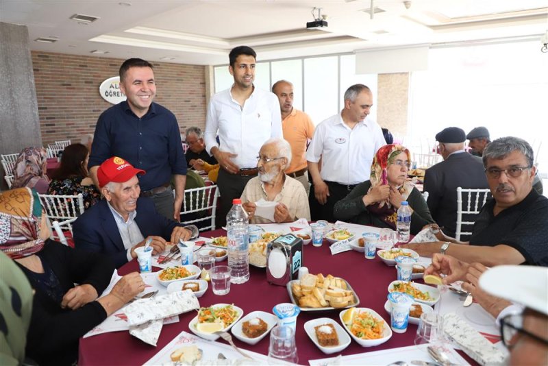 Aliefendi mahallesi’nin ileri yaş sakinleri alanya’nın tarihi ve kültürel yerlerini alanya belediyesi ile gezdi