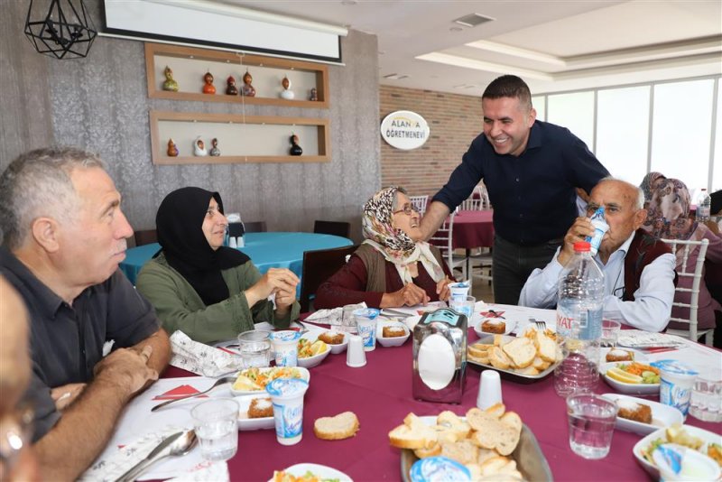 Aliefendi mahallesi’nin ileri yaş sakinleri alanya’nın tarihi ve kültürel yerlerini alanya belediyesi ile gezdi