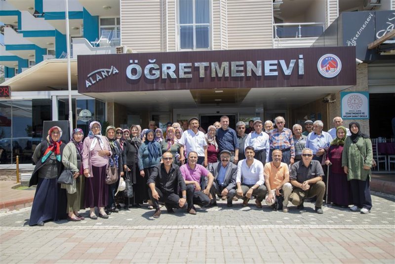 Aliefendi mahallesi’nin ileri yaş sakinleri alanya’nın tarihi ve kültürel yerlerini alanya belediyesi ile gezdi