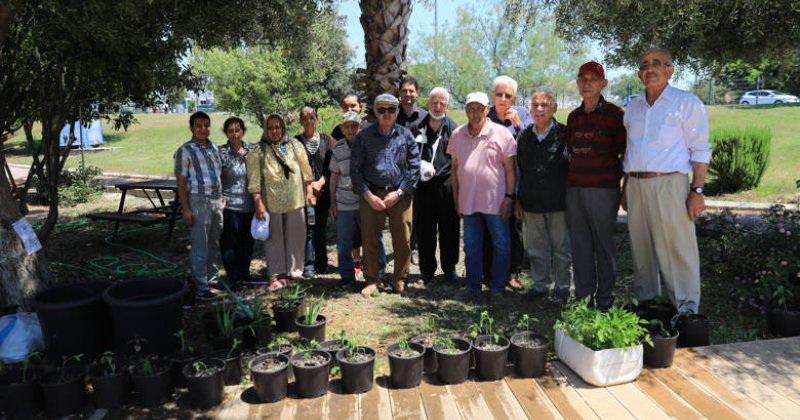 Alzheimer Yakınları Biber Ve Fesleğen Dikti