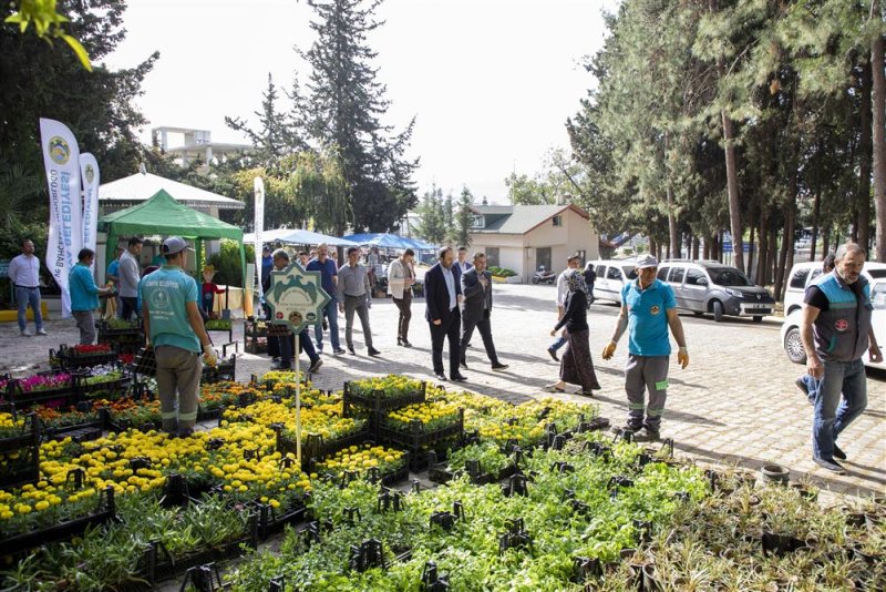 Başkan yücel’den şehitliğe ve kimsesizler mezarlığı’na ziyaret