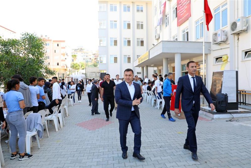 Başkan yücel eğitime kazandırdığı payallar çok programlı anadolu lisesi’nde öğrencilerle buluştu