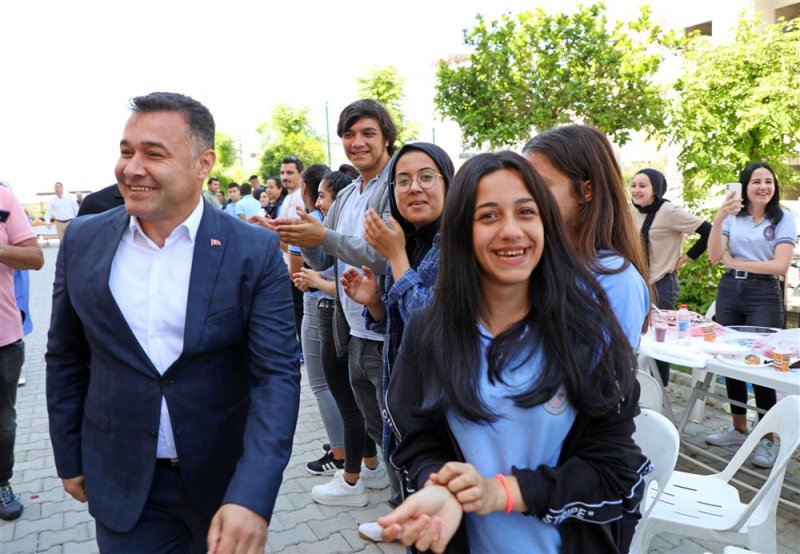 Başkan yücel eğitime kazandırdığı payallar çok programlı anadolu lisesi’nde öğrencilerle buluştu