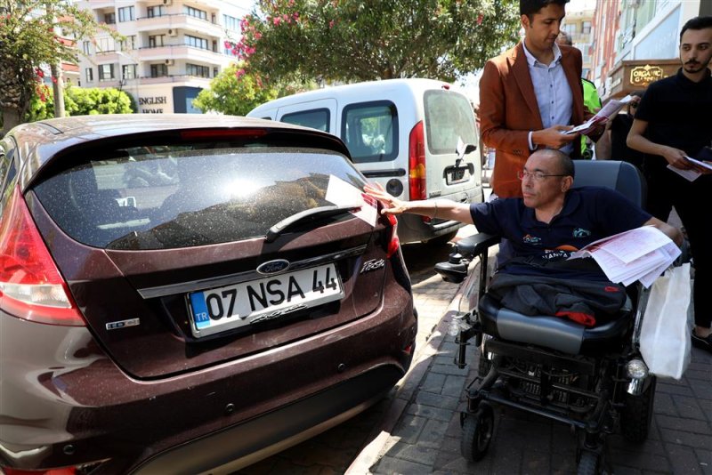 Engelli bireylerden sürücülere yanlış park uyarısı