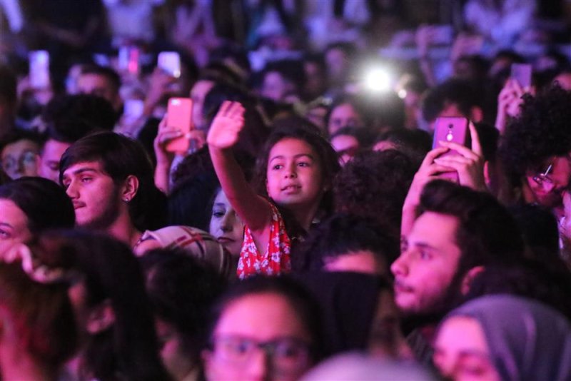 Festivalin son gününde zeynep bastık rüzgarı esti