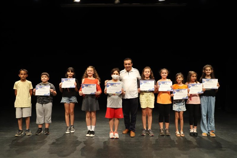 85 çocuk alanya belediyesi’nin düzenlediği yaratıcı drama kursundan mezun oldu