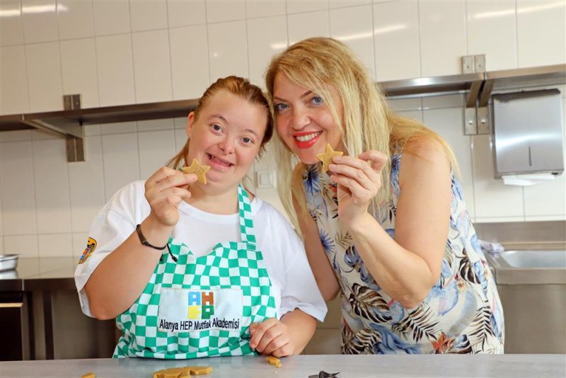 Alanya belediyesi down sendromlu çocukları mutfakla buluşturdu