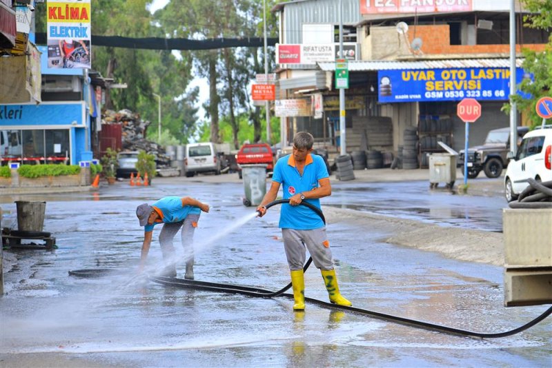 Alanya belediyesi’nden sanayide hafta sonu temizliği