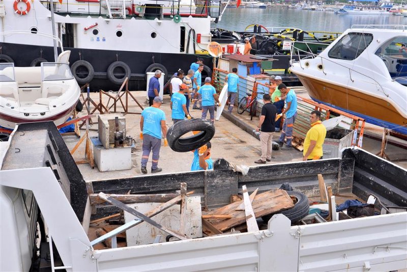 Belediye ve kooperatif iş birliğinde iskele bölgesinde temizlik ve düzenleme