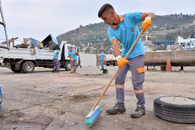 Belediye ve kooperatif iş birliğinde iskele bölgesinde temizlik ve düzenleme