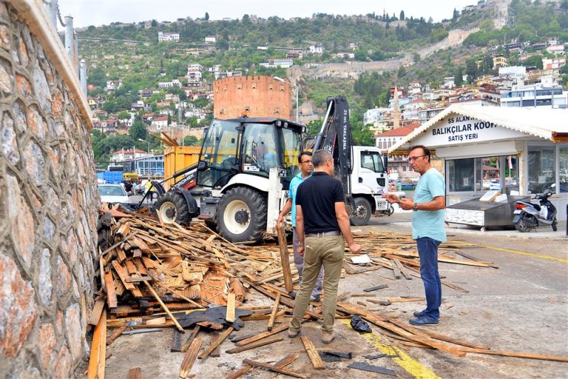 Belediye ve kooperatif iş birliğinde iskele bölgesinde temizlik ve düzenleme