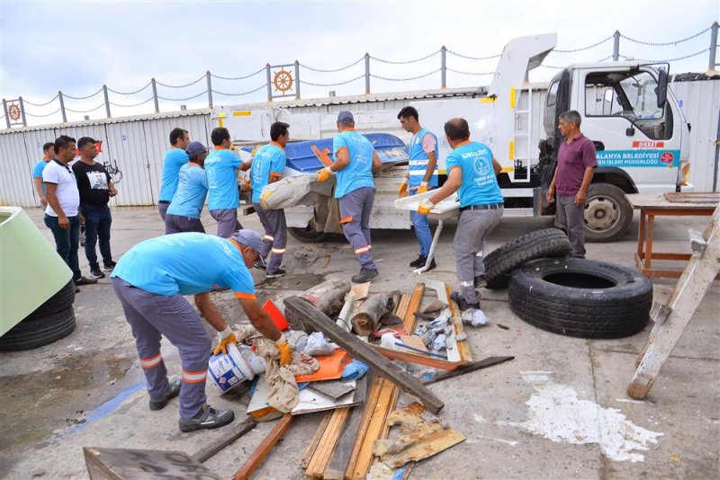 Belediye ve kooperatif iş birliğinde iskele bölgesinde temizlik ve düzenleme