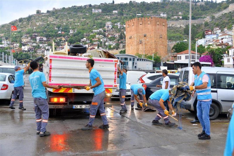 Belediye ve kooperatif iş birliğinde iskele bölgesinde temizlik ve düzenleme