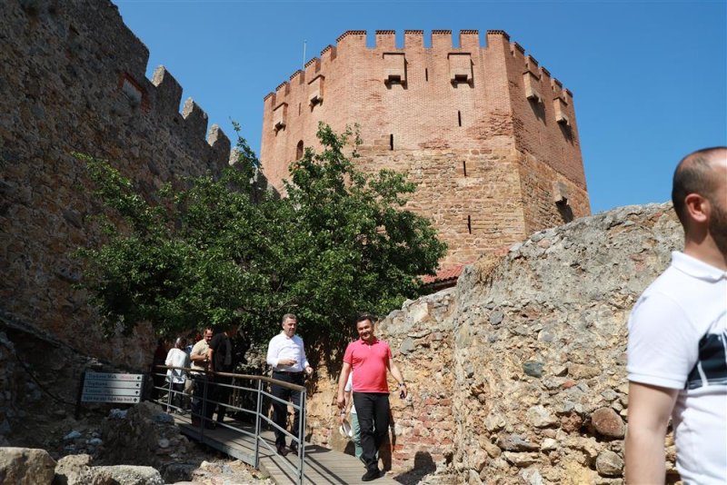 Gaziosmanpaşa belediye başkanı usta ve yönetimi’nden alanya’ya ziyaret