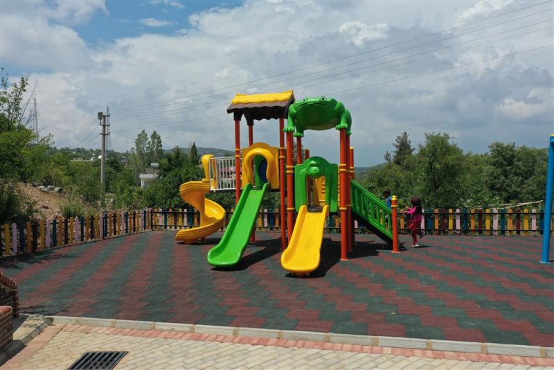 Karamanlar mahallesi’ne çocuk parkı