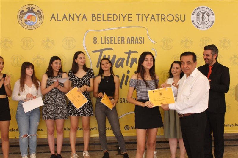 Liseler arası tiyatro şenliği teşekkür töreni ile son buldu