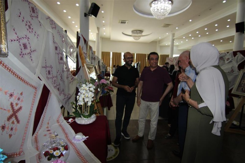 Mahmutlar ve cikcilli el sanatları sergileri açıldı