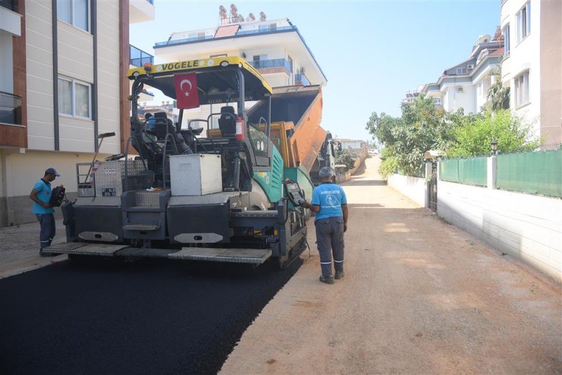 Merkezde sıcak asfalt atağı devam ediyor