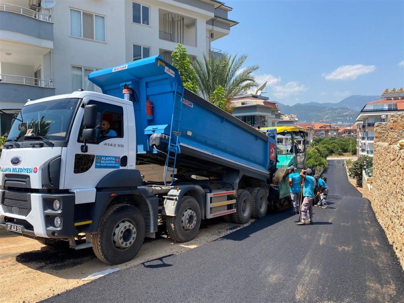 Merkezde sıcak asfalt atağı devam ediyor