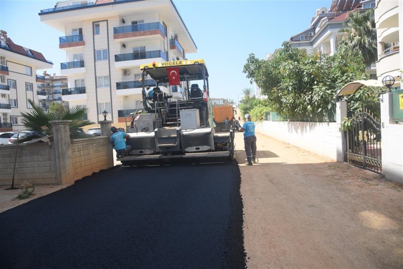 Merkezde sıcak asfalt atağı devam ediyor