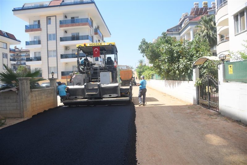 Merkezde sıcak asfalt atağı devam ediyor