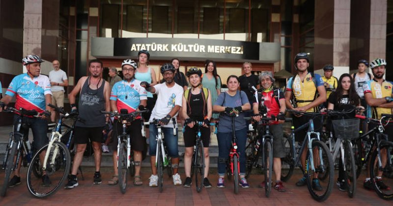 “Pedal Arkadaşım” İzleyiciyle Buluştu  Tandem Bisikleti İle Farkındalık Sürüşü