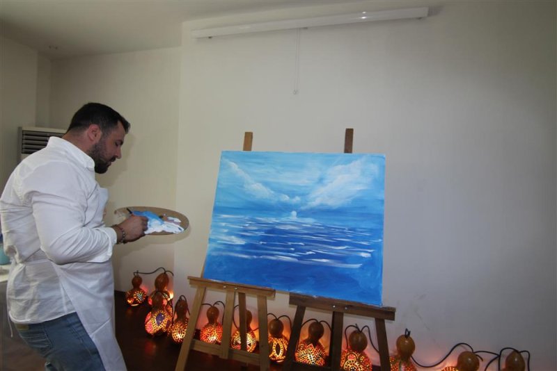 Ressam can emre dağ öğrencilerle ‘meleklerin ruhu’nu resmetti