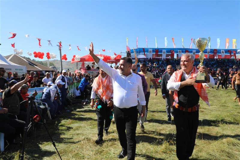 16. gökbel yağlı pehlivan güreşleri’nin şampiyonu şimşek oldu