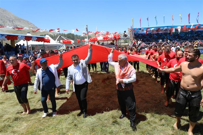 16. gökbel yağlı pehlivan güreşleri’nin şampiyonu şimşek oldu