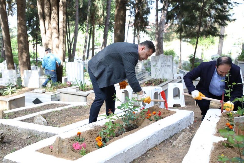 Alanya belediyesi bayramda ücretsiz 60 bin çiçek dağıtacak