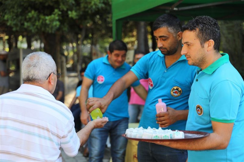 Alanya belediyesi bayramda ücretsiz 60 bin çiçek dağıtacak