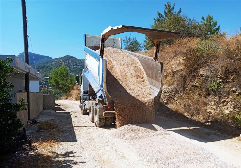 Alanya belediyesi ekipleri harıl harıl kesintisiz ve kaliteli ulaşım için çalışıyor